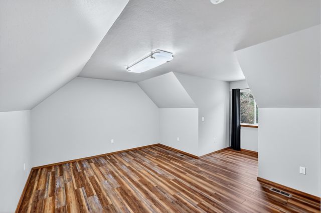 1003 S Henry Rd, Greenacres, WA 99016