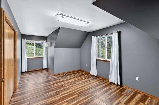 1003 S Henry Rd, Greenacres, WA 99016