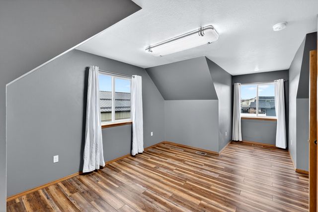 1003 S Henry Rd, Greenacres, WA 99016