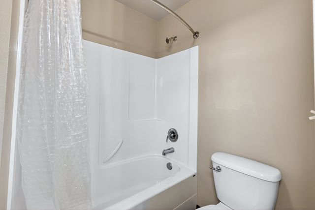 1003 S Henry Rd, Greenacres, WA 99016