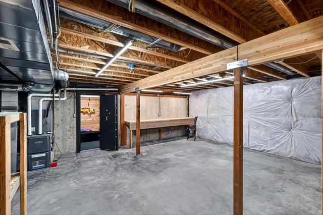 1003 S Henry Rd, Greenacres, WA 99016