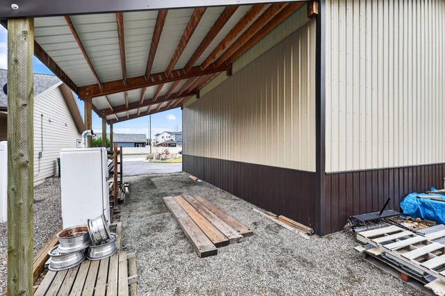 1003 S Henry Rd, Greenacres, WA 99016