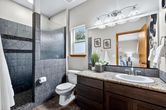 1003 S Henry Rd, Greenacres, WA 99016