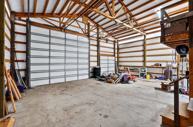 1003 S Henry Rd, Greenacres, WA 99016