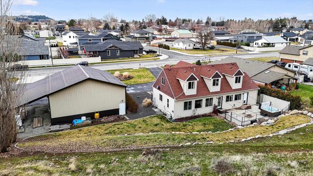 1003 S Henry Rd, Greenacres, WA 99016