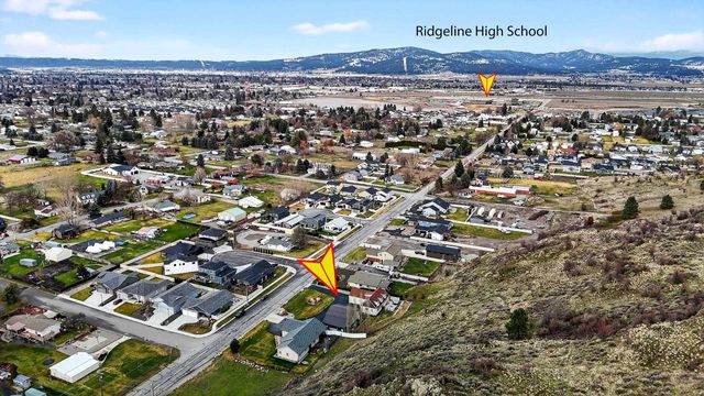 1003 S Henry Rd, Greenacres, WA 99016