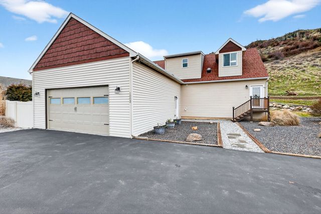 1003 S Henry Rd, Greenacres, WA 99016