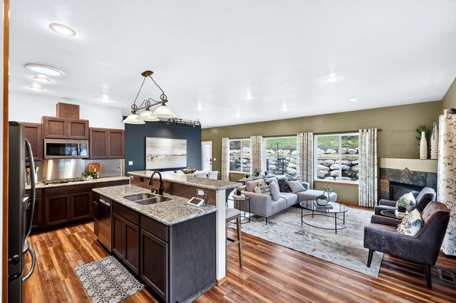 1003 S Henry Rd, Greenacres, WA 99016