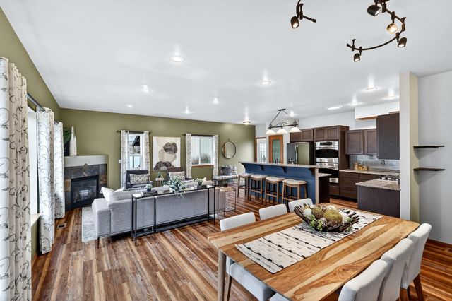 1003 S Henry Rd, Greenacres, WA 99016