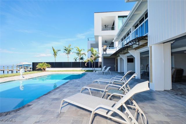 789 San Carlos DR, Fort Myers Beach, FL 33931