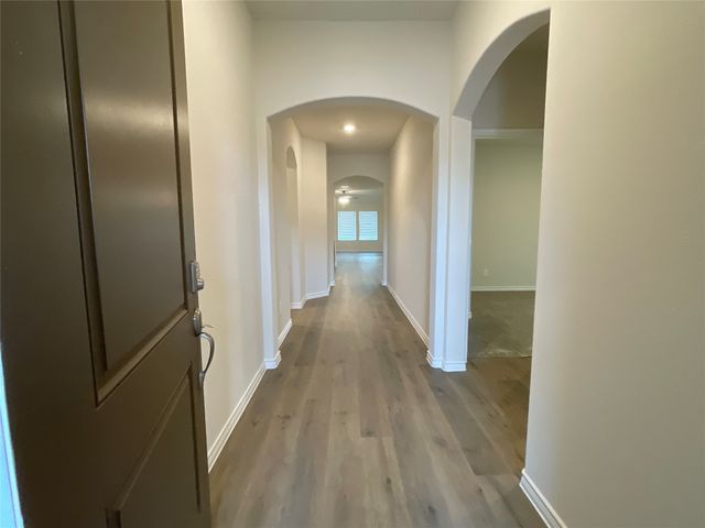 655 Divine Gardens Street, Lavon, TX 75166