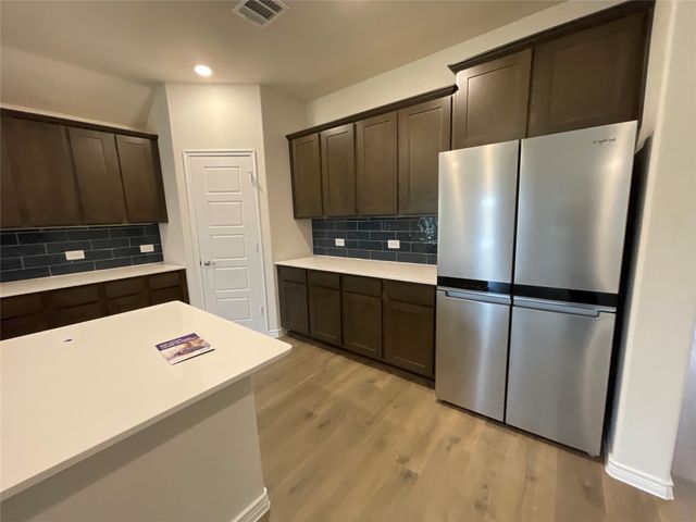 655 Divine Gardens Street, Lavon, TX 75166