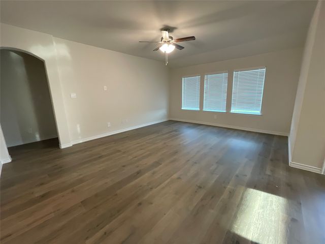 655 Divine Gardens Street, Lavon, TX 75166