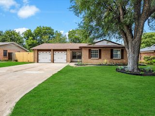 332 SW Dian Street, Burleson, TX 76028