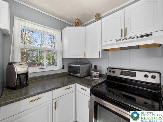 6060 Boardwalk Drive, Tobyhanna Twp, PA 18466