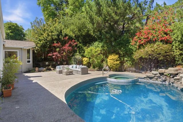 1037 Yorkshire Drive, Los Altos, CA 94024