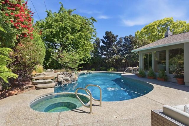 1037 Yorkshire Drive, Los Altos, CA 94024