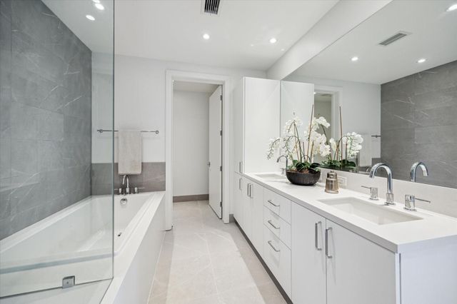 2323 W Main Street 402, Houston, TX 77098