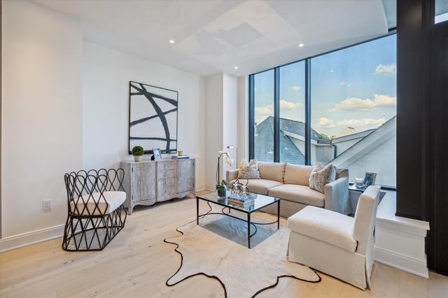 2323 W Main Street 402, Houston, TX 77098