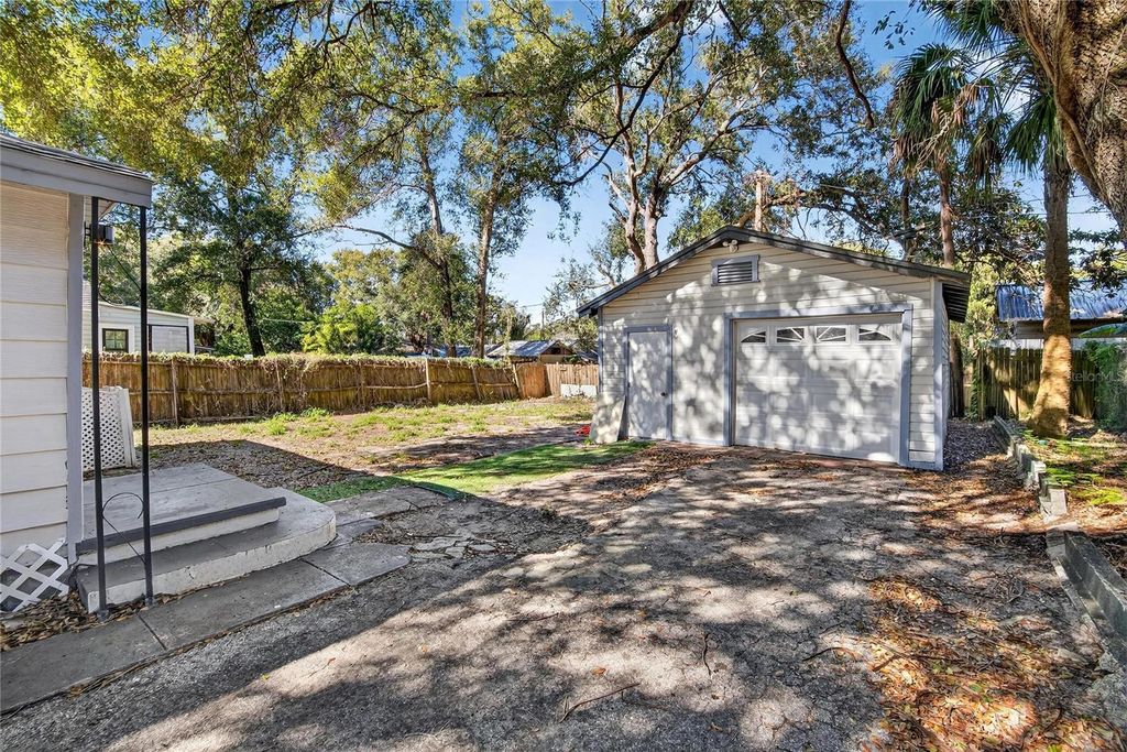 Image 26 of property listing at 1210 E CAYUGA STREET, Tampa, FL 33603