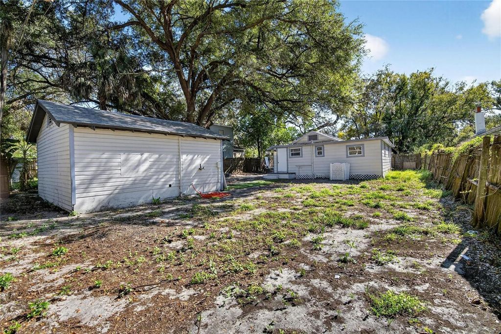 Image 29 of property listing at 1210 E CAYUGA STREET, Tampa, FL 33603
