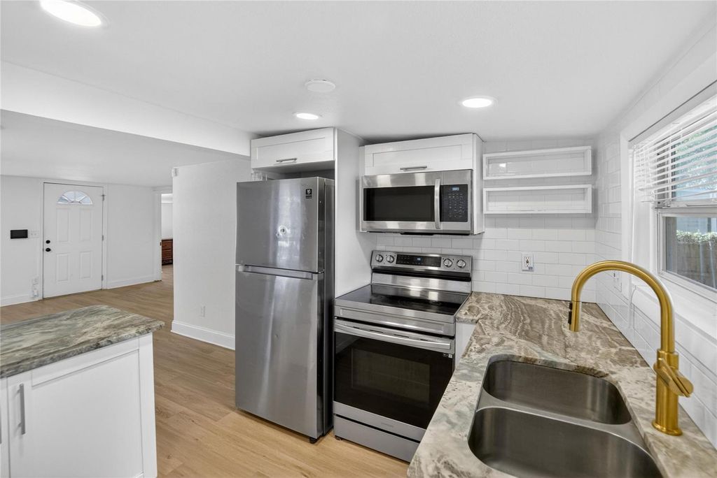 Image 7 of property listing at 1210 E CAYUGA STREET, Tampa, FL 33603