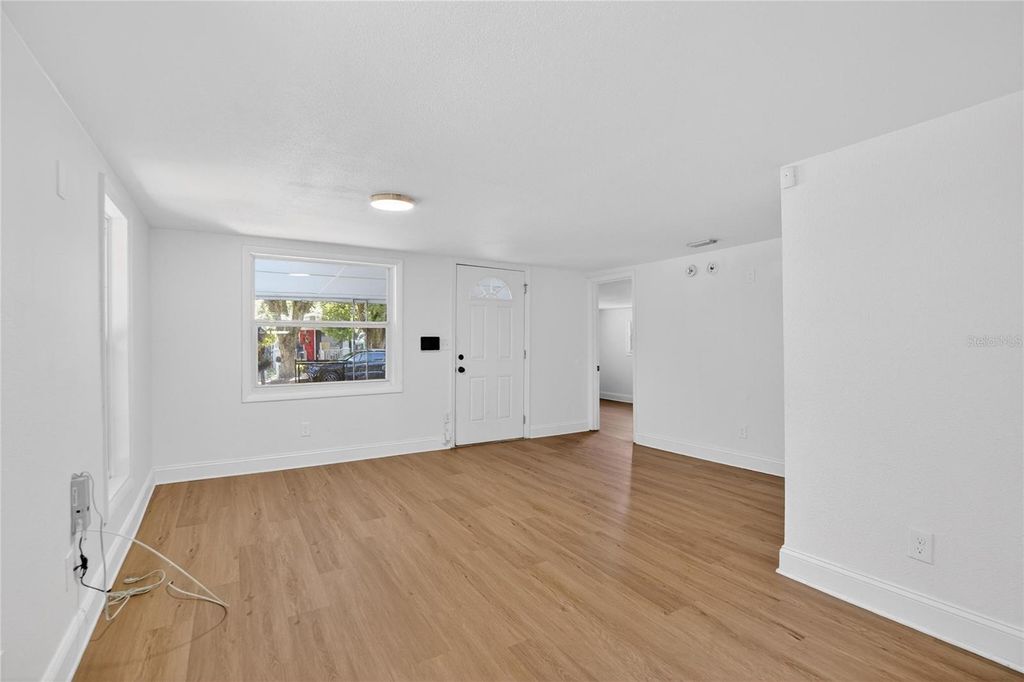 Image 10 of property listing at 1210 E CAYUGA STREET, Tampa, FL 33603