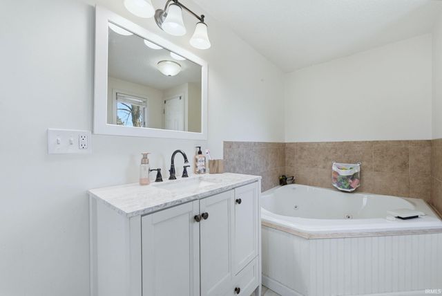 4709 E 600 N, Kendallville, IN 46755