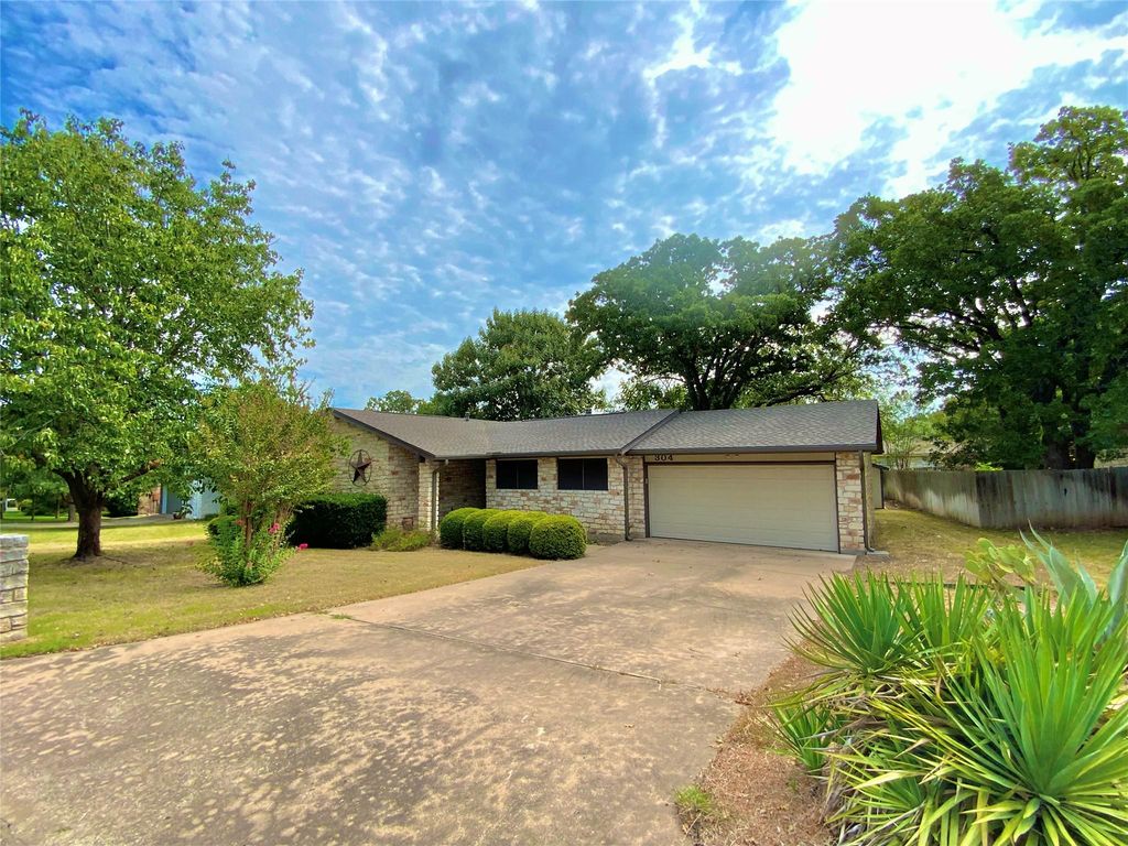 304 Innwood DR, Georgetown, TX 78628