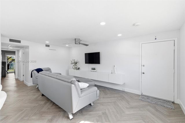 1551 SW 135th Ter 201G, Pembroke Pines, FL 33027