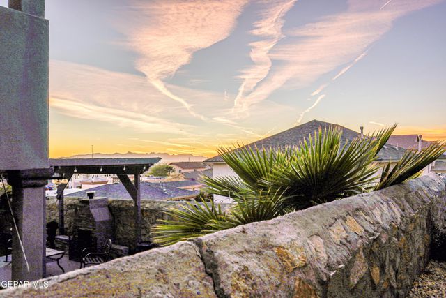 217 S MANZANITA Drive, El Paso, TX 79928