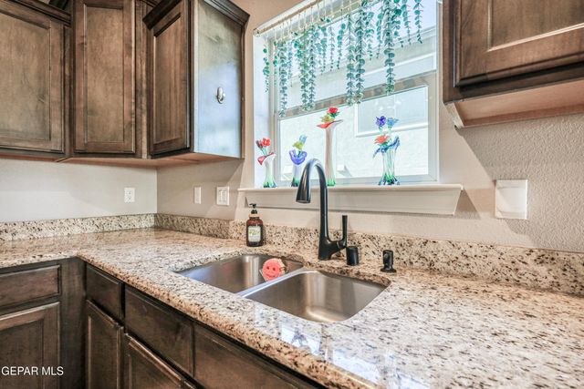 217 S MANZANITA Drive, El Paso, TX 79928