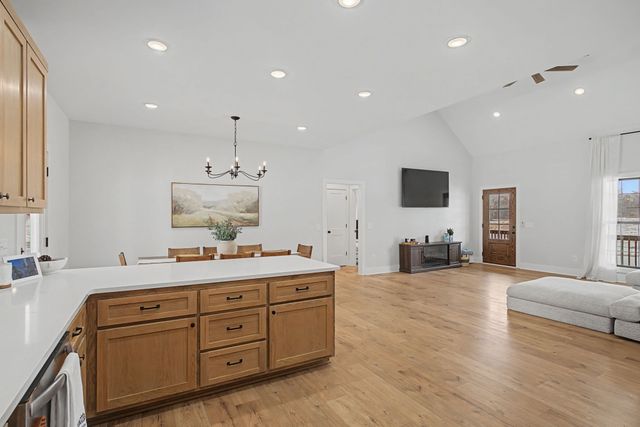 638 Howell Rd, Westmoreland, TN 37186