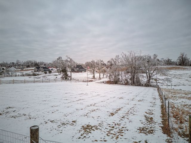 638 Howell Rd, Westmoreland, TN 37186