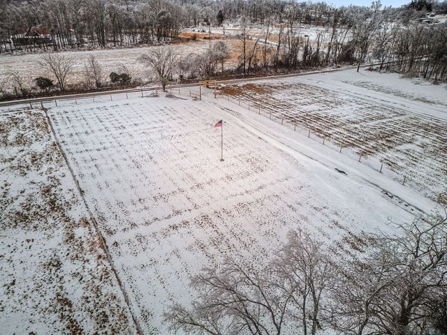 638 Howell Rd, Westmoreland, TN 37186