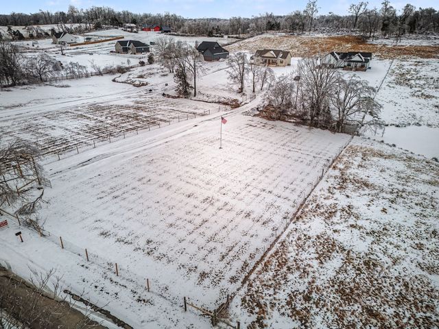 638 Howell Rd, Westmoreland, TN 37186