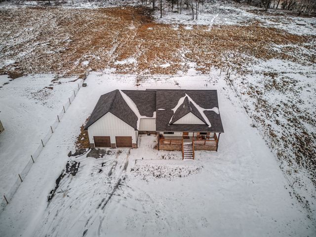 638 Howell Rd, Westmoreland, TN 37186