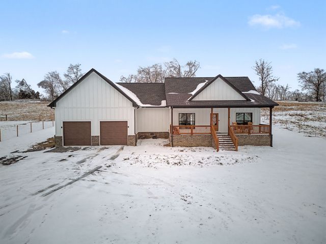 638 Howell Rd, Westmoreland, TN 37186