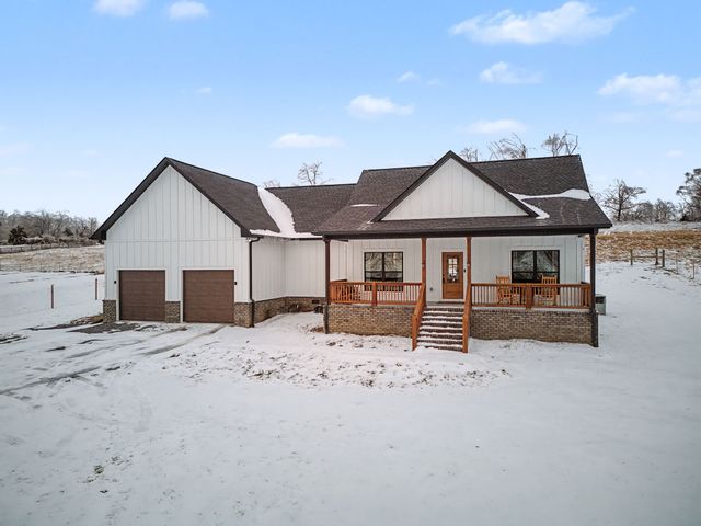 638 Howell Rd, Westmoreland, TN 37186