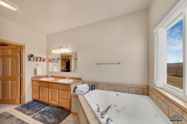 22869 GATEWAY DR, Box Elder, SD 57719