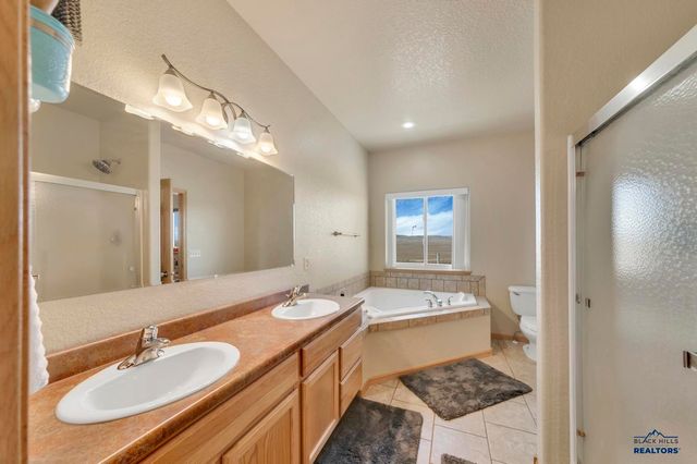 22869 GATEWAY DR, Box Elder, SD 57719