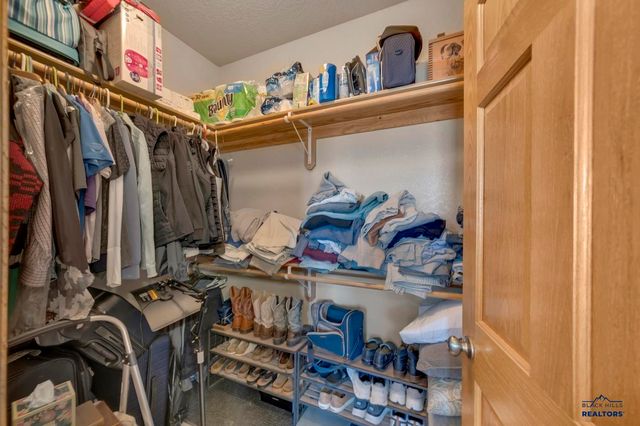 22869 GATEWAY DR, Box Elder, SD 57719