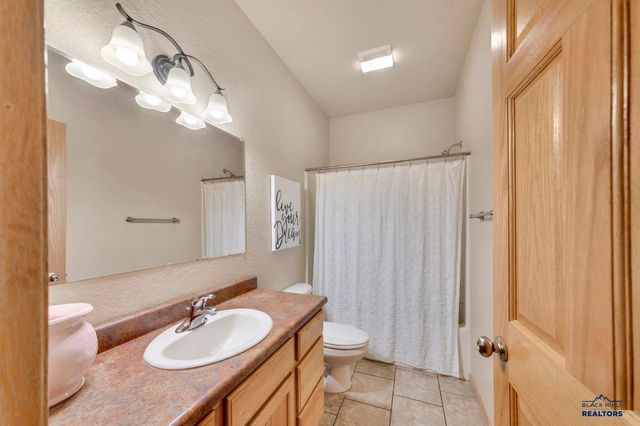 22869 GATEWAY DR, Box Elder, SD 57719