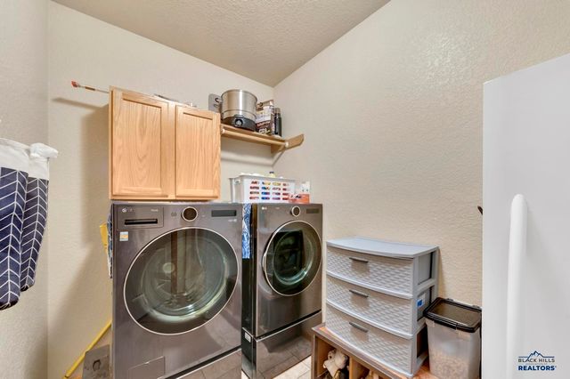 22869 GATEWAY DR, Box Elder, SD 57719