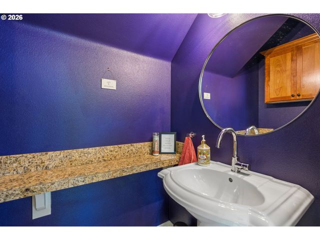 326 Ne MORGAN St 8-3, Portland, OR 97211