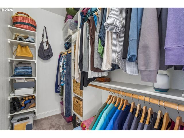 326 Ne MORGAN St 8-3, Portland, OR 97211