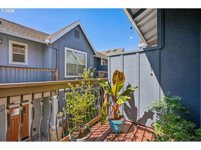 326 Ne MORGAN St 8-3, Portland, OR 97211