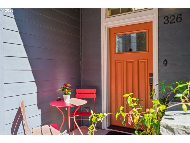 326 Ne MORGAN St 8-3, Portland, OR 97211