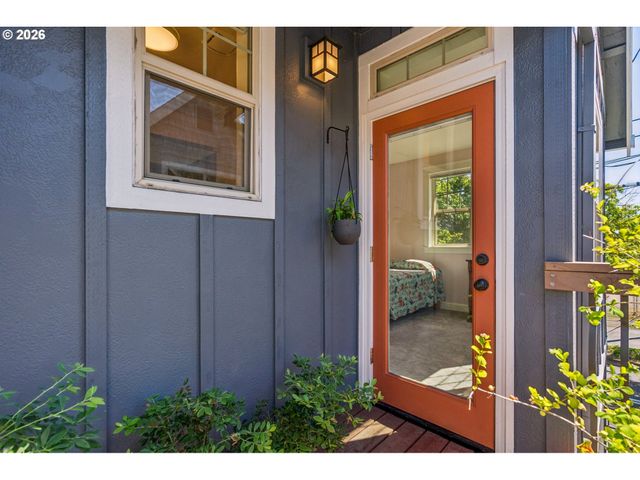 326 Ne MORGAN St 8-3, Portland, OR 97211