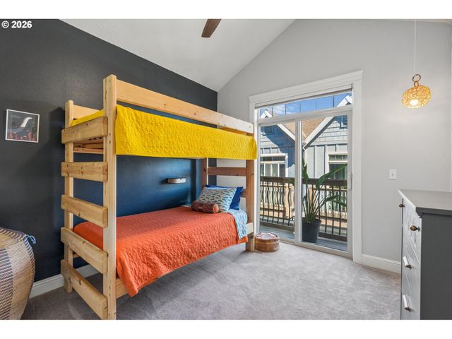 326 Ne MORGAN St 8-3, Portland, OR 97211